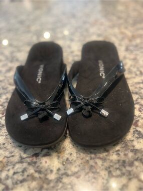 Vionic Black Patent Bow Thong Sandal sz 8